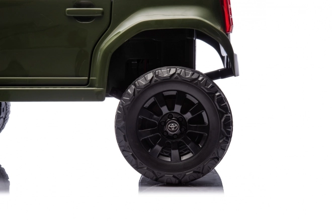 Elektrický vůz Toyota Land Cruiser Prado zelený