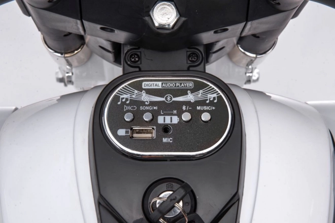 Nabíjecí tříkolová motorka Goldwing White