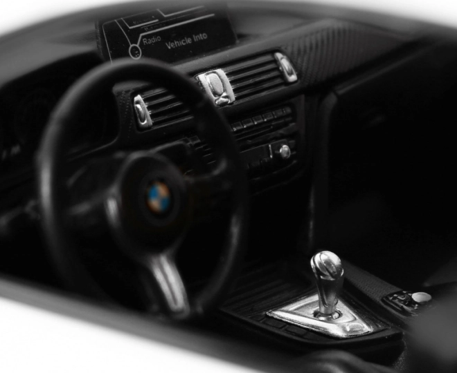 BMW M4 Coupe RASTAR model 1:14 + 2,4 GHz dálkové ovládání – Bílé