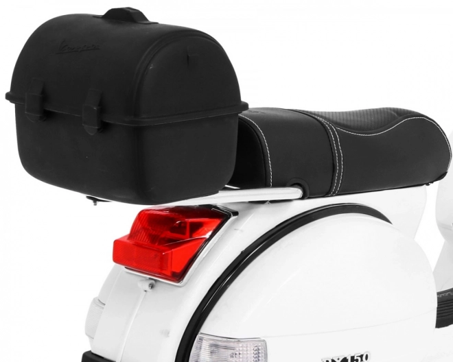 Dětský elektrický skútr Vespa bílý s pomocnými kolečky, audiem a ekokůží