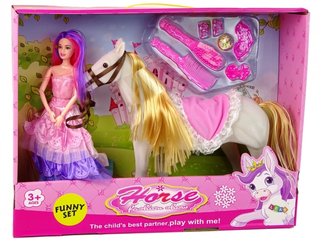 Loutka princezna s bílým koněm