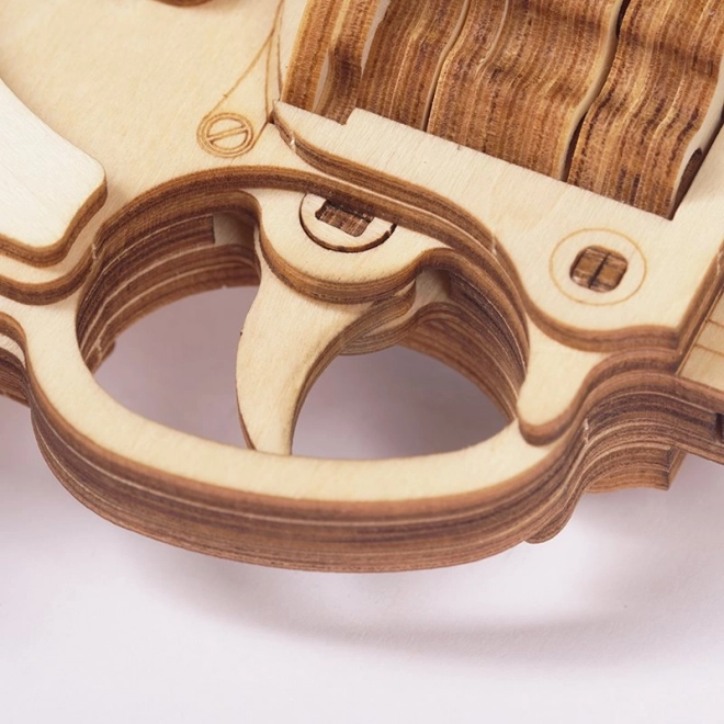 Dřevěné 3D puzzle revolveru Corsac od Robotime