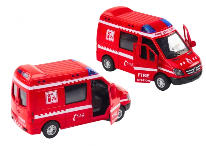 Hasičské auto s efekty a otevíracími dveřmi 1:32