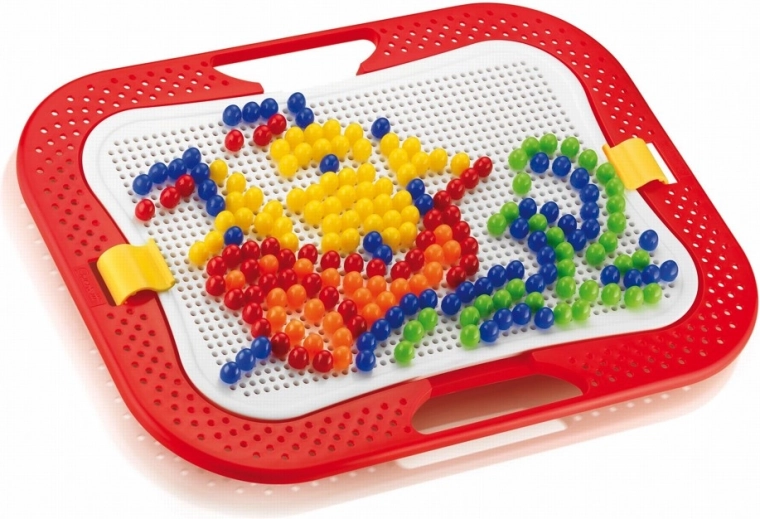 Praktický kufřík s hrací deskou jako víkem