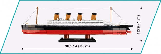 Model historického parníku Titanic 1:700