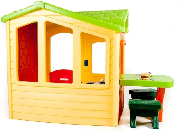 Patio se stolkem a stoličkami