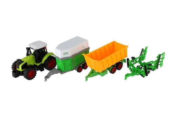 Dětský traktor s třemi vleky