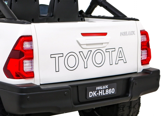 Toyota Hilux baterie pro děti Bílá + pohon 4x4 + dálkové ovládání + 2 nosiče zavazadel + rádio MP3 + LED dioda
