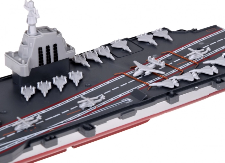 Detailní paluba s mini letadly