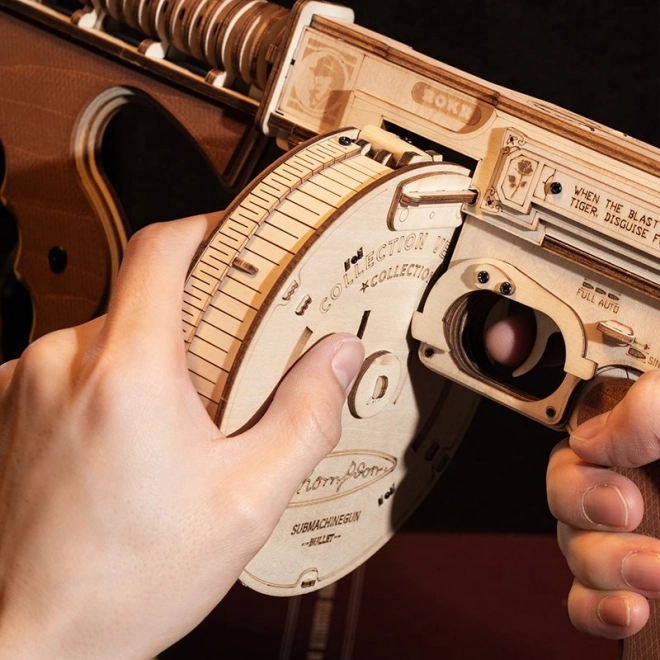 RoboTime 3D Dřevěné mechanické puzzle Samopal Thompson
