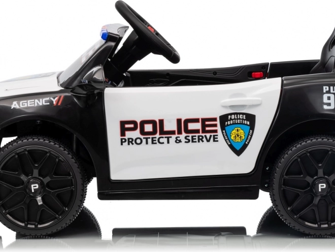 Černé policejní auto 911 Agentura