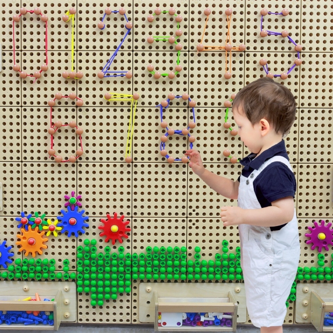 Masterkidz sada kolíčků a šňůrek na STEM vědecko-kreativní tabuli
