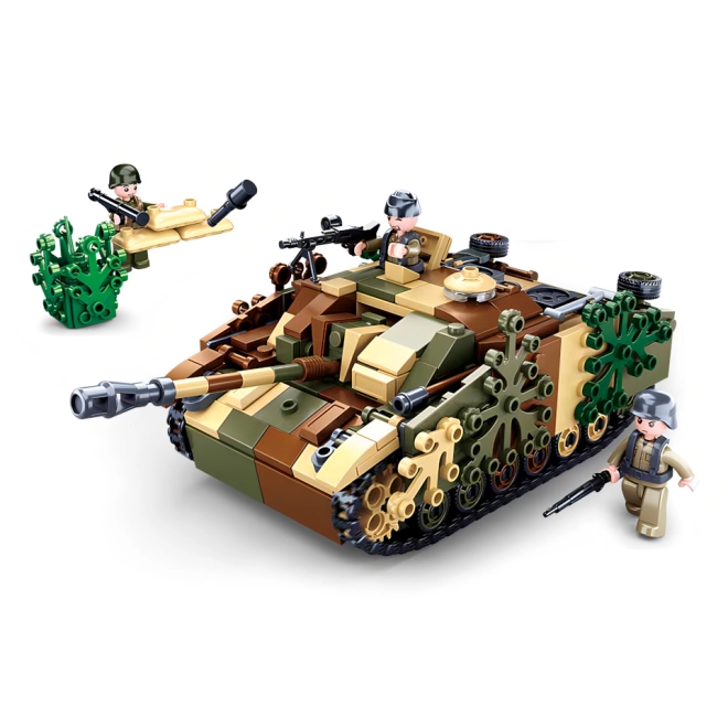 Realistický maskovaný tank s pohyblivými prvky