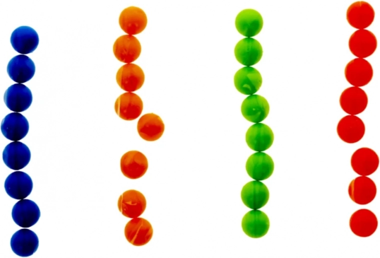 Trénink jemné motoriky s barevnými kuličkami