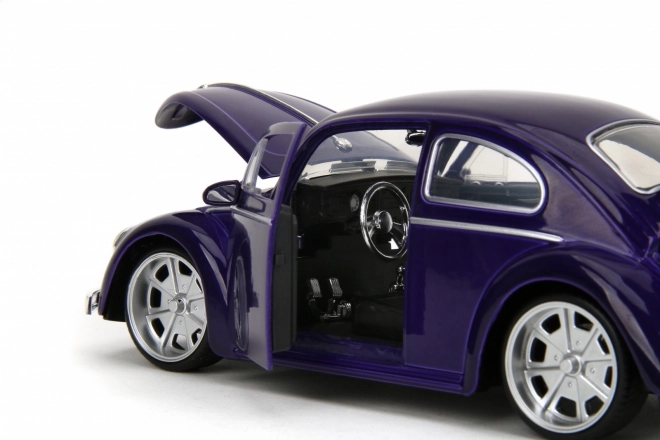 Wednesday auto 1972 VW Beetle 1:24 a figurka Wednesday