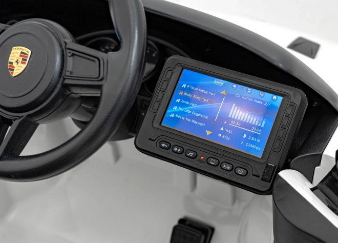 Elektrické autíčko Porsche 718 s MP4 audio panelem – Bílé