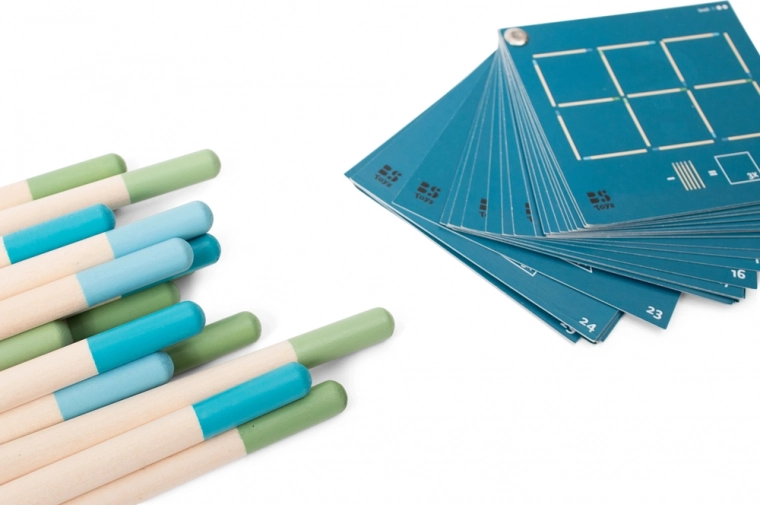 Barevné dřevěné tyčky pro tvorbu tvarů