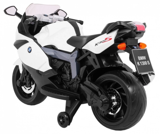 BMW K1300S Dětský motocykl na baterie bílý + pomocná kolečka + zvuky Světla + pomalý start