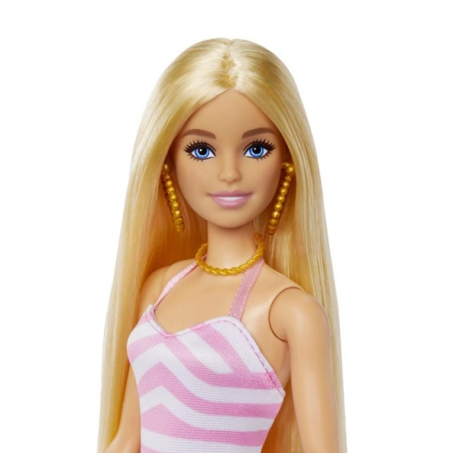 Barbie na pláži s letními doplňky