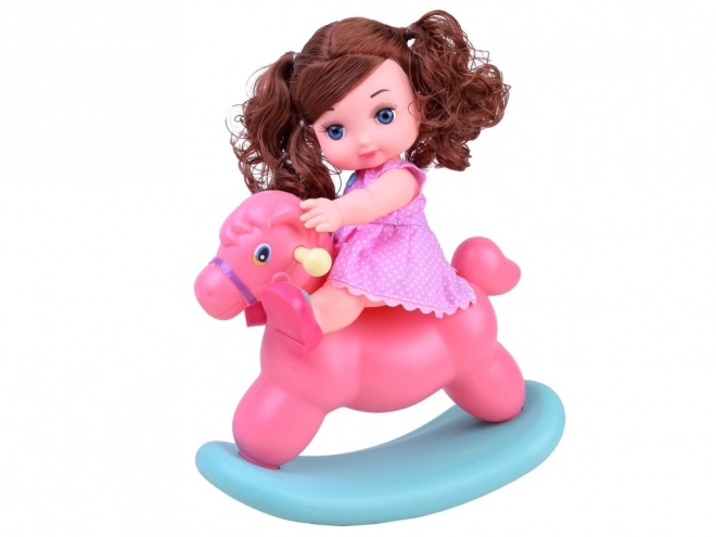 Loutka v růžové polka dot šaty s houpacím koníkem a doplňky