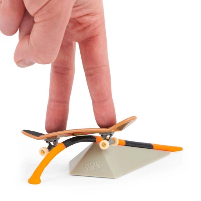 Dvoubalení fingerboardů s překážkou