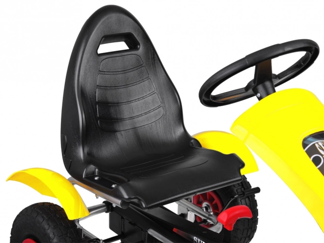 Sportovní zelený šlapací motokára s nafukovacími koly