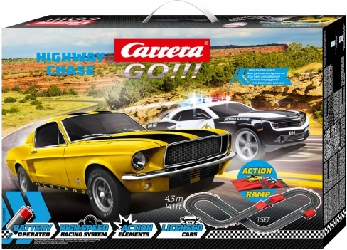 autodráha carrera go highway chase 4,3 m se skokánkem a auty chevrolet camaro a ford mustang
