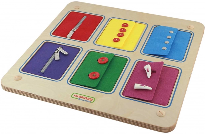 Dřevěná nástěnná tabule se zámky a knoflíky Montessori od Masterkidz