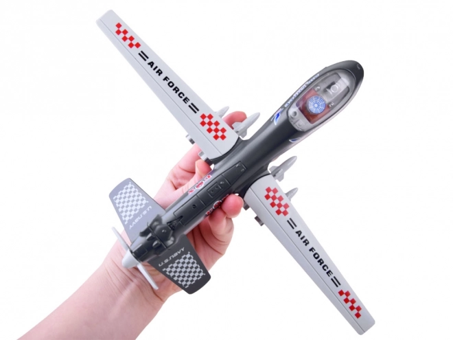 Kovový vojenský dron s efekty