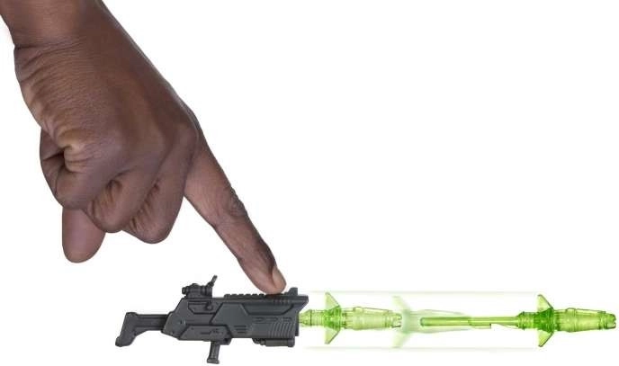 Akční blaster s neonovým projektilovým efektem