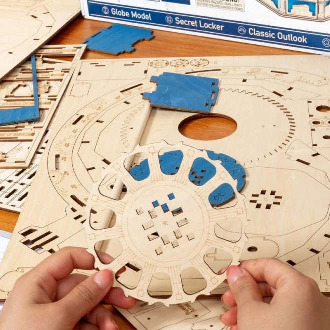 Dřevěné mechanické puzzle globus ROKR s tajnými schránkami