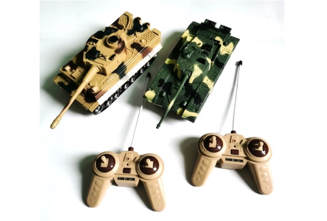 Sada dvou dálkově ovládaných tanků