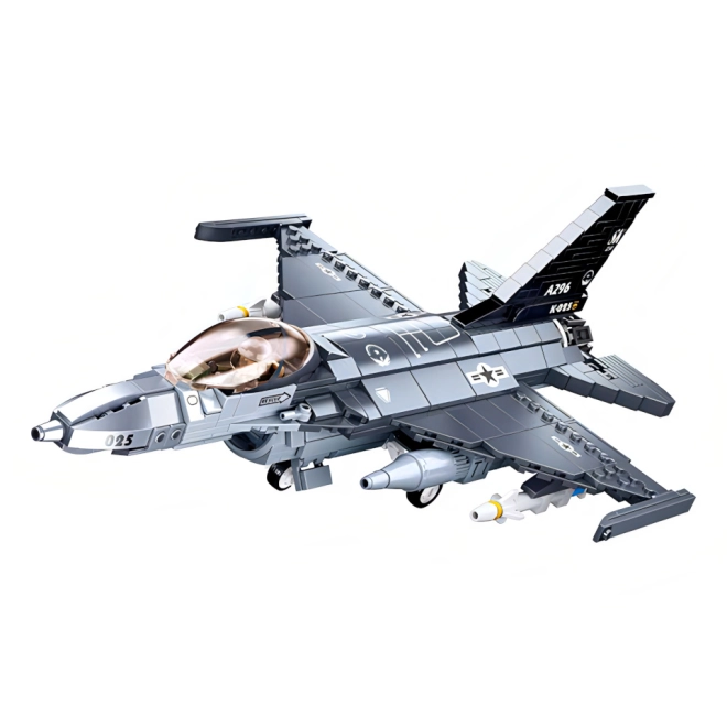Realistický model stíhačky F‑16 s detailní výzbrojí