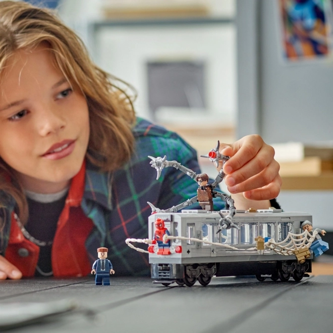 Spider-Man vs Doc Ock - scéna v metru LEGO Super Heroes