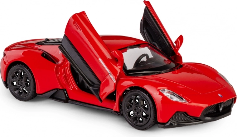 Otevírací dveře a propracovaný interiér