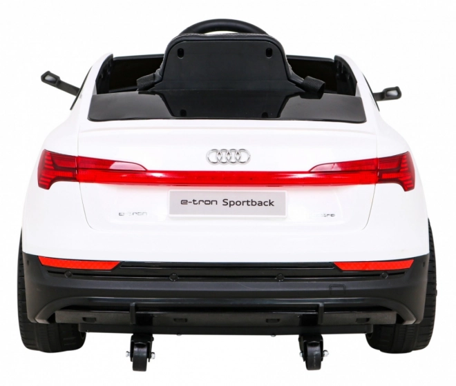 Audi E-Tron Sportback pentru copii + Pilot + tracțiune 4x4 + pornire lentă + radio MP3 + LED – Bílá