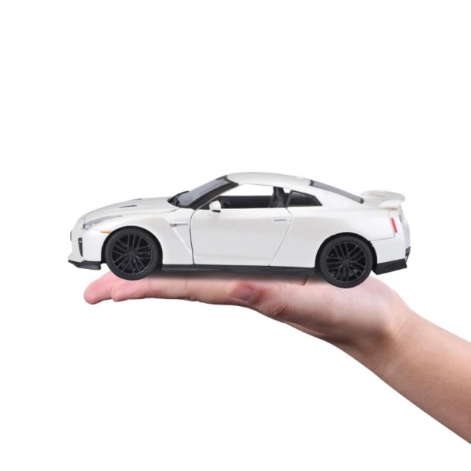 Nissan GT-R Bburago 1:24 metallic bílá – Bílý