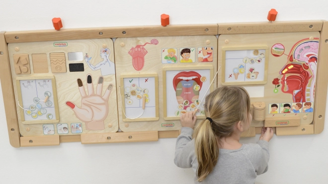 Vzdělávací tabule rozvíjející smysl hmatu Montessori