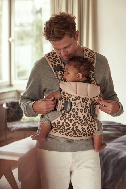 Dětské nosítko BABYBJORN ONE, Béžová/Leopardí – Leopardí