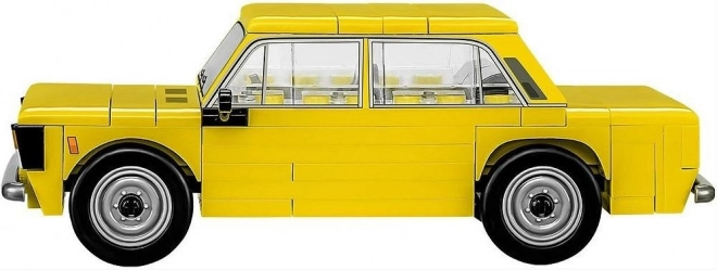 Klasické auto FSO 125p z kostiček