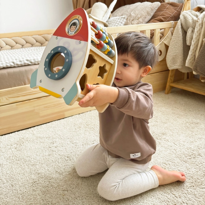 Dřevěná aktivní raketa s labyrintem Tooky Toy