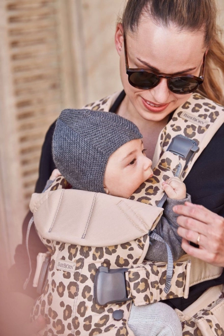 Dětské nosítko BABYBJORN ONE, Béžová/Leopardí – Leopardí