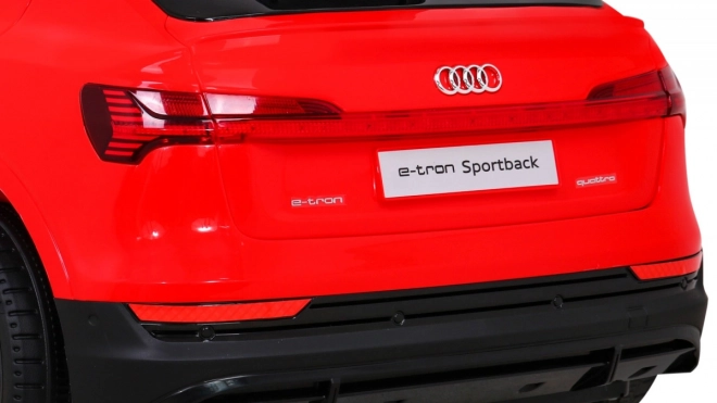 Audi E-Tron Sportback pentru copii + Pilot + tracțiune 4x4 + pornire lentă + radio MP3 + LED – Červená