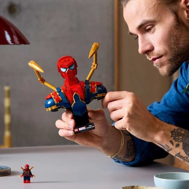 Kolekcionářská Poprsí Iron Spider-Mana LEGO Super Heroes