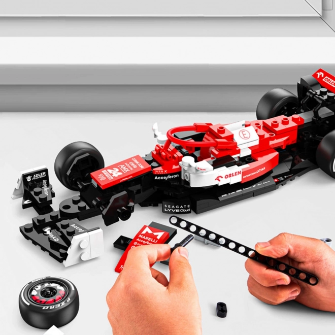 Stavebnice Alfa Romeo F1 C42 1:24