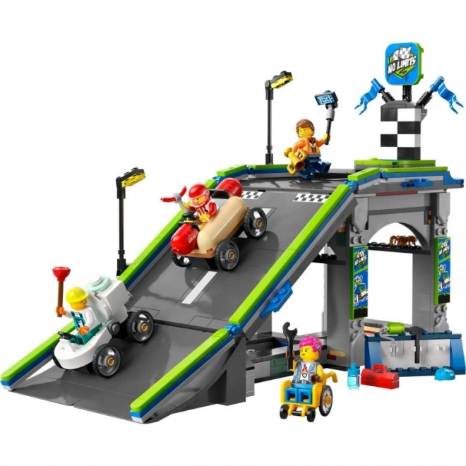 Lego City Bez hranic: Dráha s rampami pro závoďáky