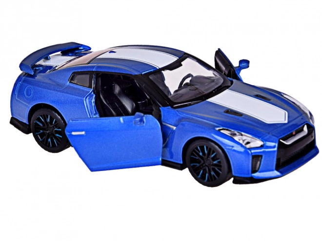 Auto Nissan GT-R s otevíracími dveřmi