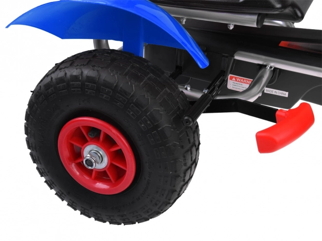 Zelený sportovní gokart s nafukovacími koly