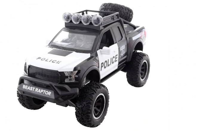Policejní auto s bateriemi a setrvačníkem