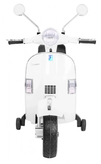Dětský elektrický skútr Vespa bílý s pomocnými kolečky, audiem a ekokůží